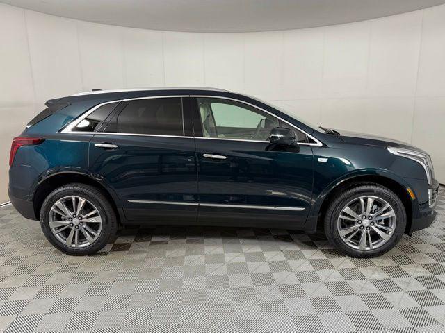 Photo of 2025 Emerald Lake Metallic Cadillac XT5