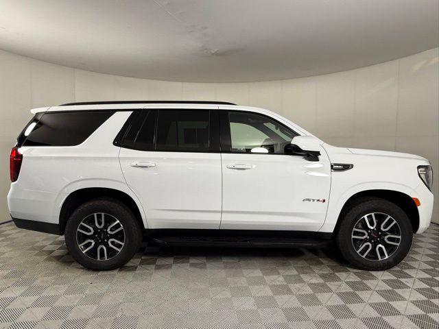 Photo of 2024 Summit White GMC Yukon