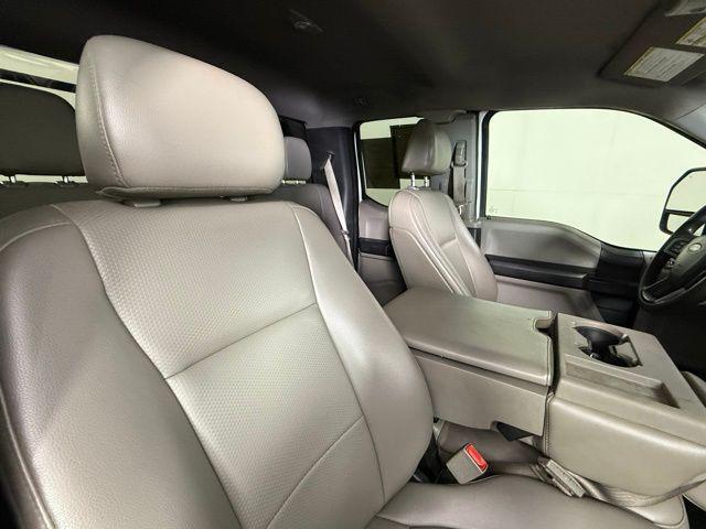 Photo of 2019 Oxford White Ford F-350
