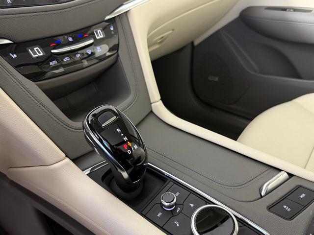Photo of 2025 Argent Silver Metallic Cadillac XT5