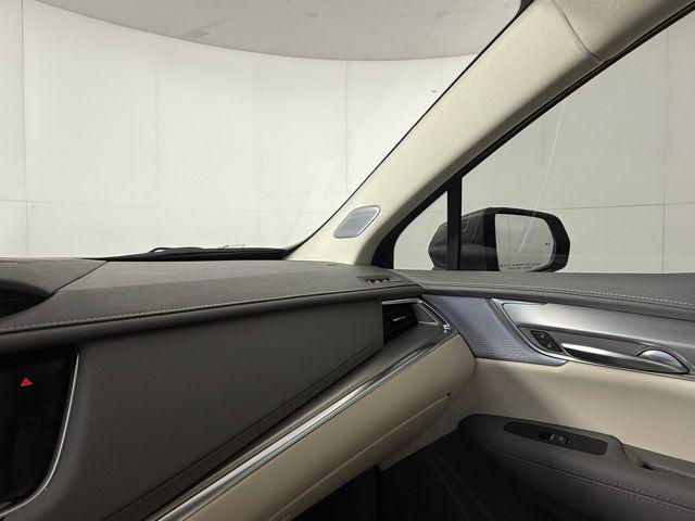 Photo of 2025 Argent Silver Metallic Cadillac XT5