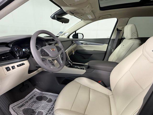Photo of 2025 Midnight Sky Metallic Cadillac XT5