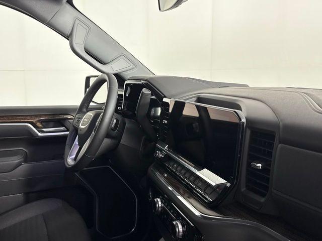 Photo of 2024 Summit White GMC Sierra 1500
