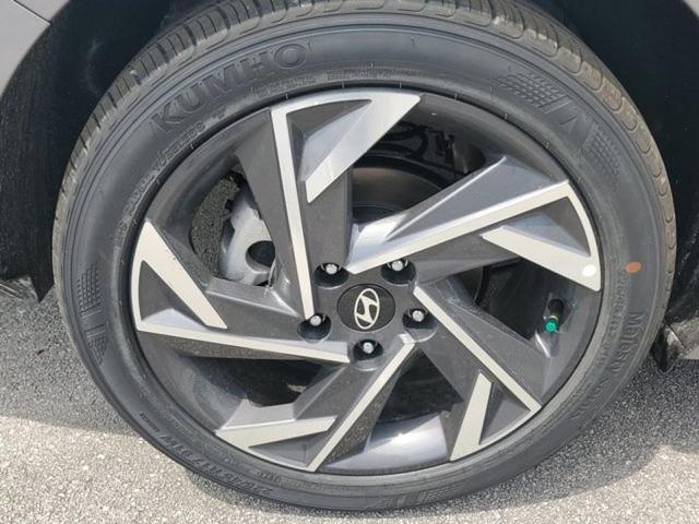 Photo of 2025 Fluid Metal Hyundai ELANTRA