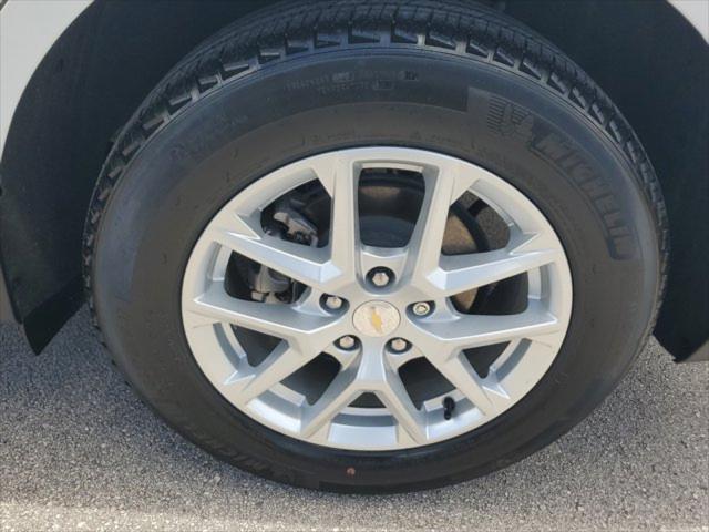 Photo of 2022 Summit White Chevrolet Equinox