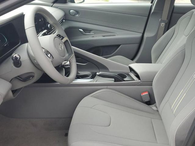 Photo of 2025 Abyss Black Hyundai ELANTRA