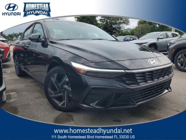 Photo of 2025 Abyss Black Hyundai ELANTRA