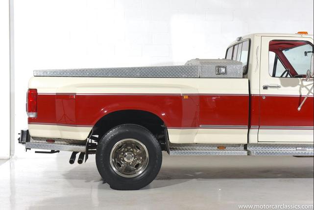 Photo of 1990 Colonial White / Red Ford F-350