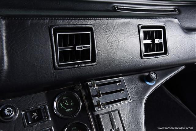 Photo of 1972 White DeTomaso Pantera