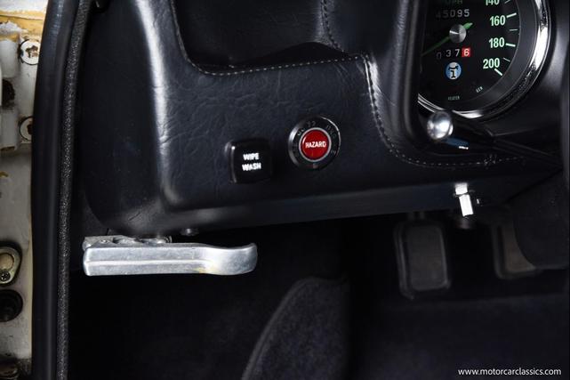 Photo of 1972 White DeTomaso Pantera