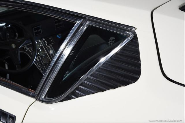Photo of 1972 White DeTomaso Pantera