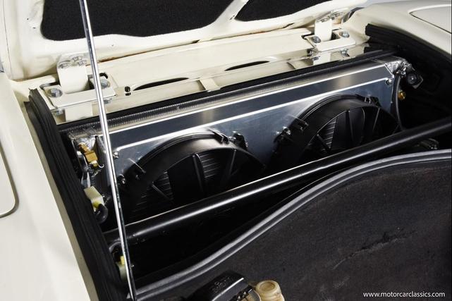Photo of 1972 White DeTomaso Pantera