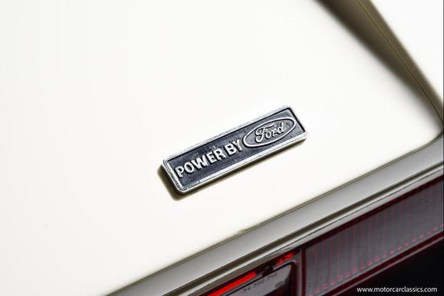 Photo of 1972 White DeTomaso Pantera