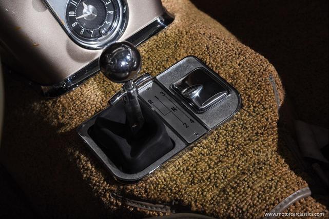 Photo of 1962 Champagne Chevrolet Corvette