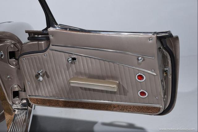 Photo of 1962 Champagne Chevrolet Corvette