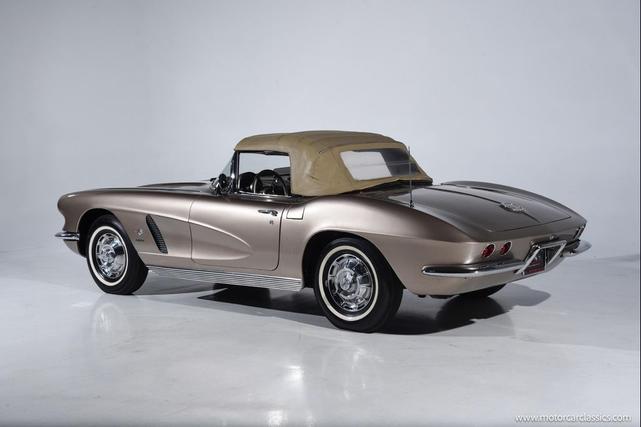 Photo of 1962 Champagne Chevrolet Corvette