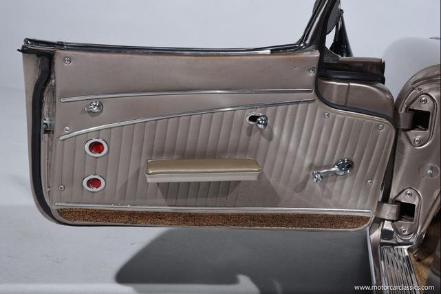 Photo of 1962 Champagne Chevrolet Corvette