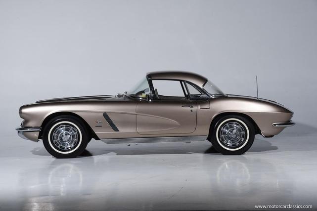 Photo of 1962 Champagne Chevrolet Corvette