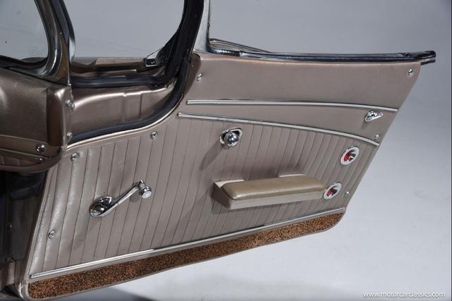 Photo of 1962 Champagne Chevrolet Corvette