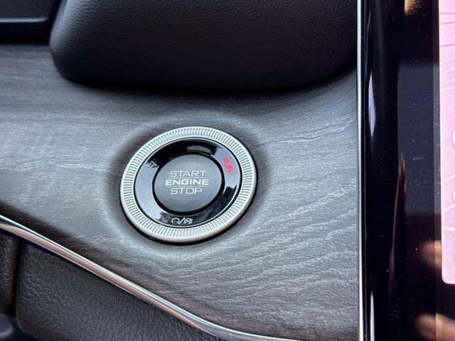 Photo of 2025 Bright White Clearcoat Jeep Grand Cherokee