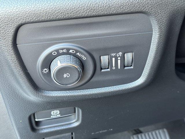 Photo of 2025 Bright White Clearcoat Jeep Grand Cherokee