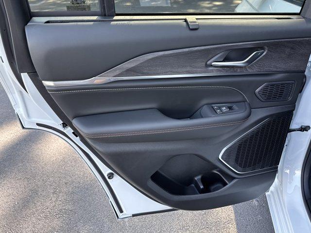 Photo of 2025 Bright White Clearcoat Jeep Grand Cherokee