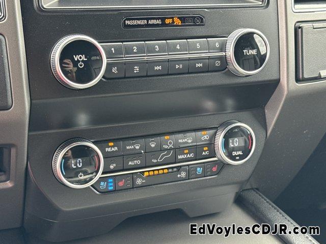 Photo of 2021 Agate Black Metallic Ford Expedition