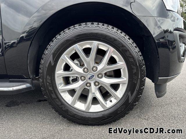 Photo of 2021 Agate Black Metallic Ford Expedition