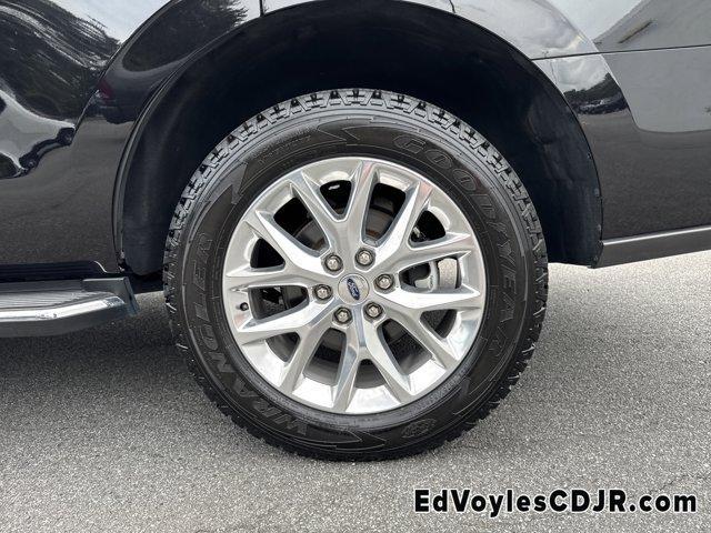 Photo of 2021 Agate Black Metallic Ford Expedition