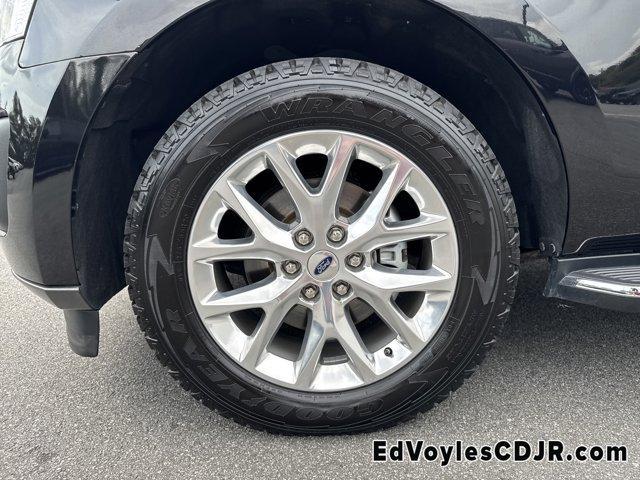 Photo of 2021 Agate Black Metallic Ford Expedition