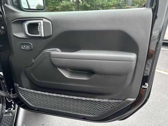 Photo of 2025 Black Clearcoat Jeep Gladiator