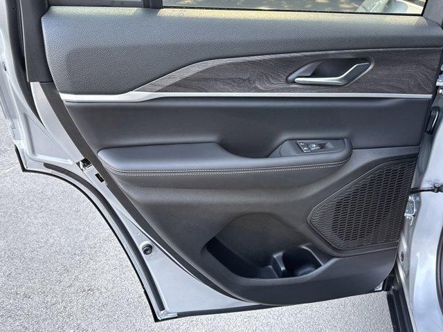 Photo of 2025 Silver Zynith Jeep Grand Cherokee