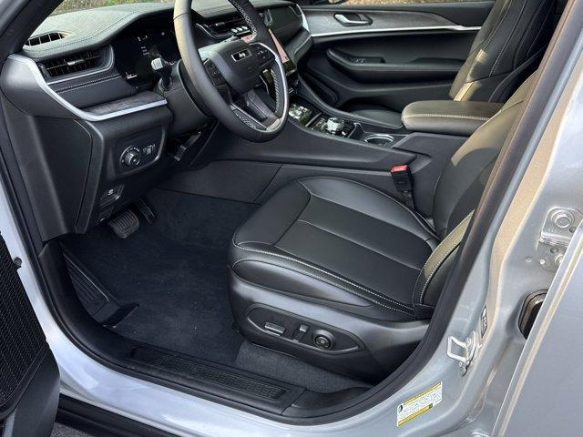 Photo of 2025 Silver Zynith Jeep Grand Cherokee