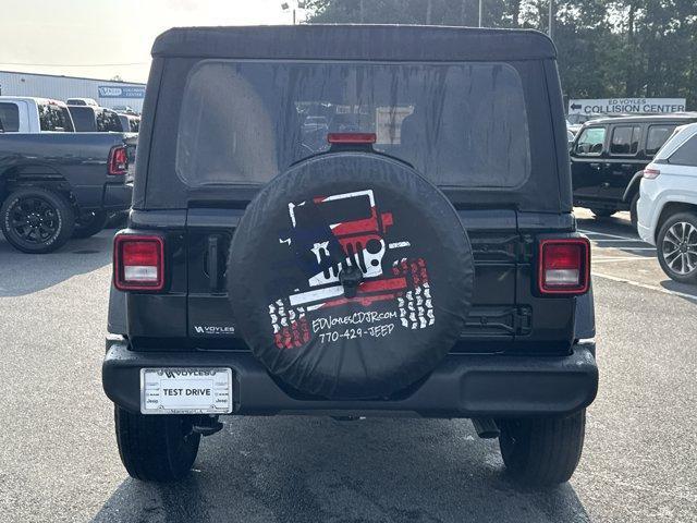 Photo of 2025 Black Clearcoat Jeep Wrangler