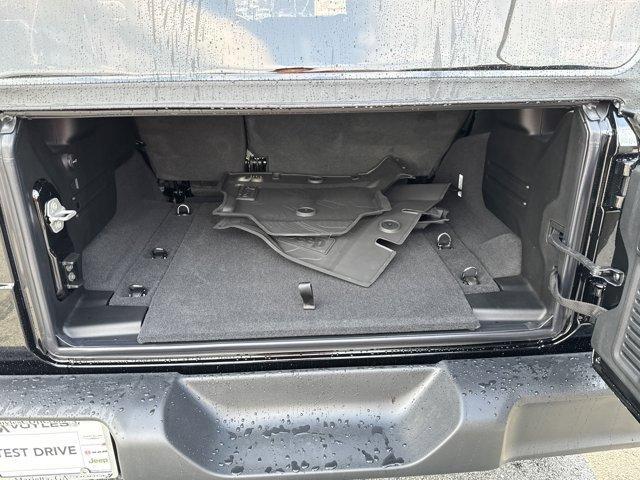 Photo of 2025 Black Clearcoat Jeep Wrangler