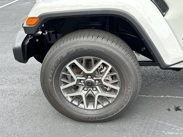 Photo of 2025 Bright White Clearcoat Jeep Wrangler