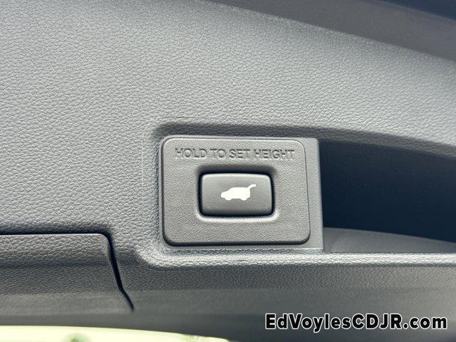 Photo of 2023 White Acura RDX