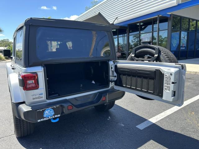 Photo of 2022 Silver Zynith Clearcoat Jeep Wrangler Unlimited 4xe