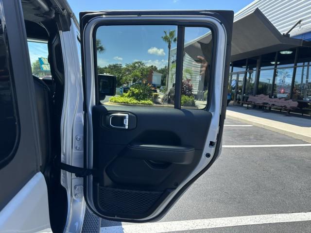 Photo of 2022 Silver Zynith Clearcoat Jeep Wrangler Unlimited 4xe