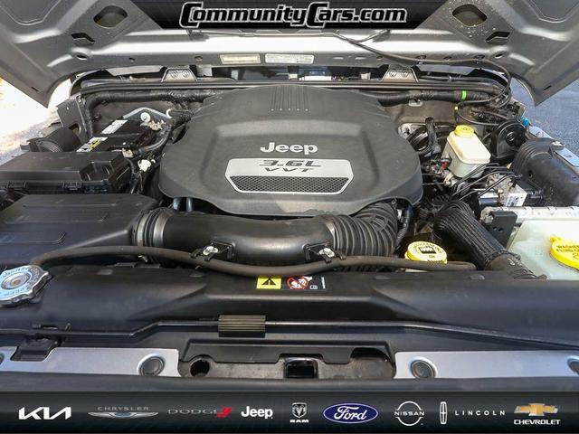 Photo of 2013 Billet Clearcoat Metallic Jeep Wrangler