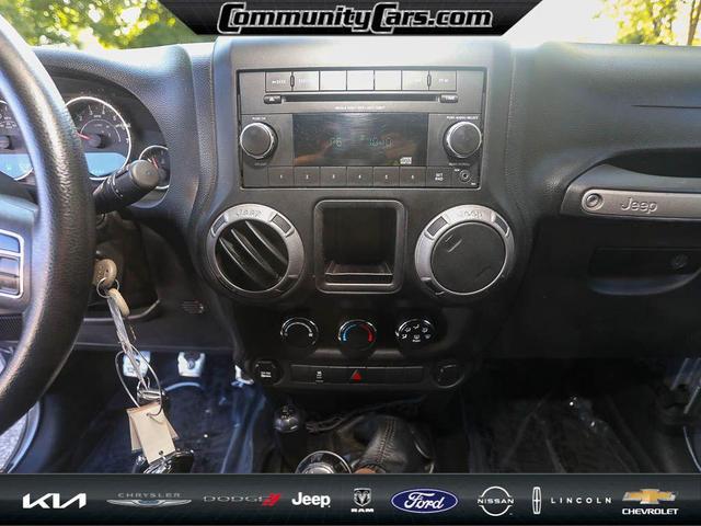 Photo of 2013 Billet Clearcoat Metallic Jeep Wrangler
