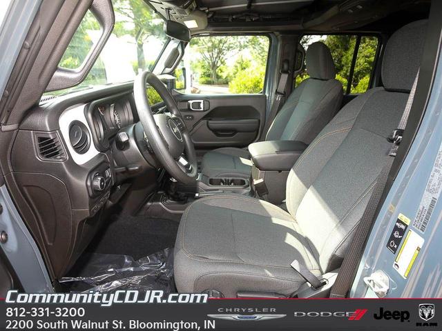 Photo of 2025 Anvil Clearcoat Jeep Wrangler