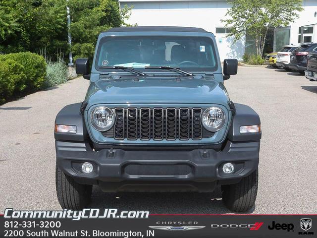 Photo of 2025 Anvil Clearcoat Jeep Wrangler