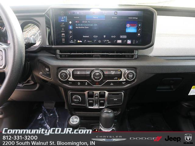 Photo of 2025 Anvil Clearcoat Jeep Wrangler