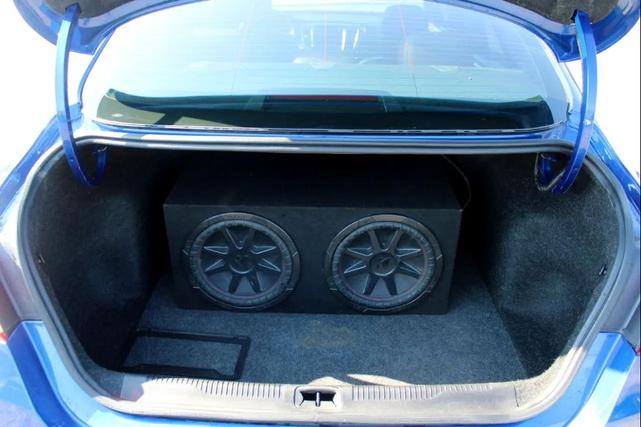 Photo of 2016 Vivid Blue Pearlcoat Chrysler 200