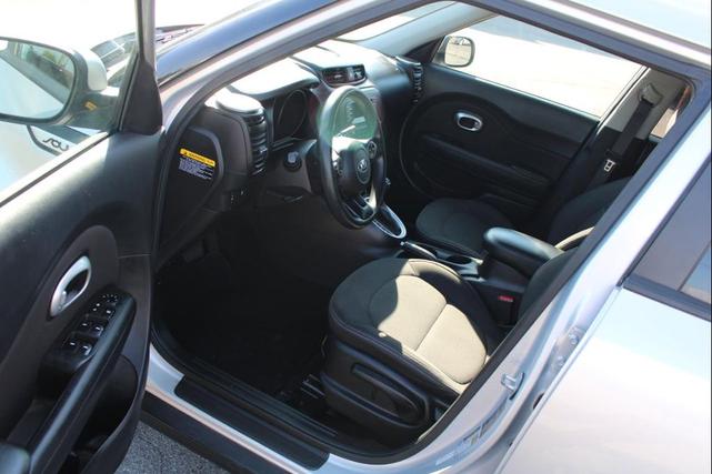 Photo of 2015 Bright Silver Kia Soul