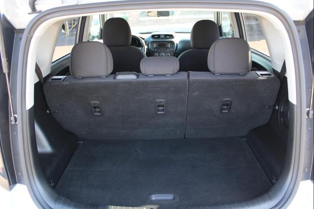 Photo of 2015 Bright Silver Kia Soul