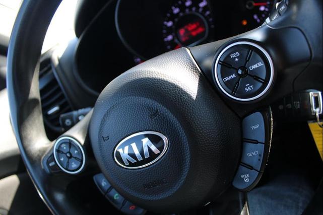 Photo of 2015 Bright Silver Kia Soul