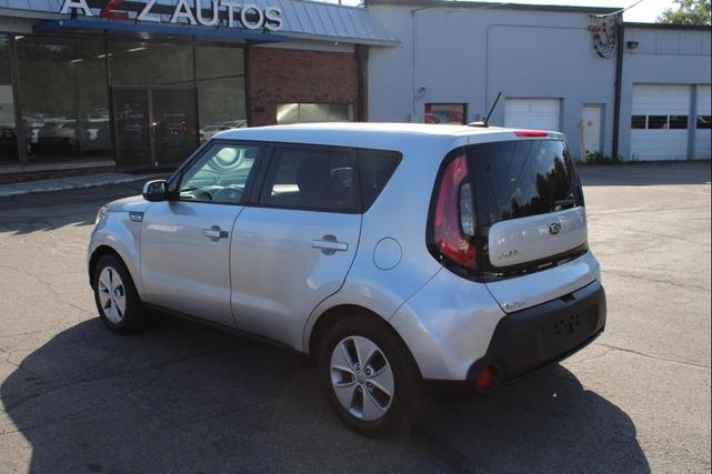 Photo of 2015 Bright Silver Kia Soul