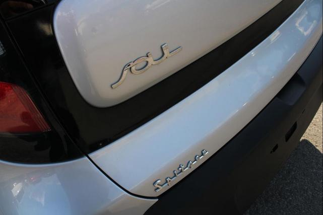 Photo of 2015 Bright Silver Kia Soul